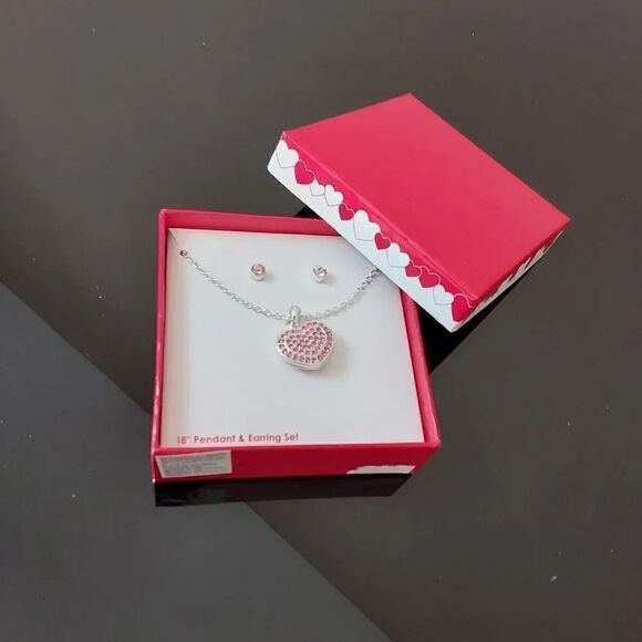 Necklace and earring set New in box - Picture 1 of 2